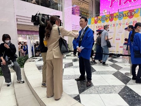 アイスクリーム王子の登場や抽選くじ、フォトパネルなど、楽しい企画を実施しました。
