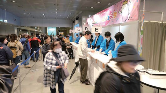 札幌会場では、混雑回避のためQRコードによる事前登録を導入し、スムーズに配布を行うことができました。